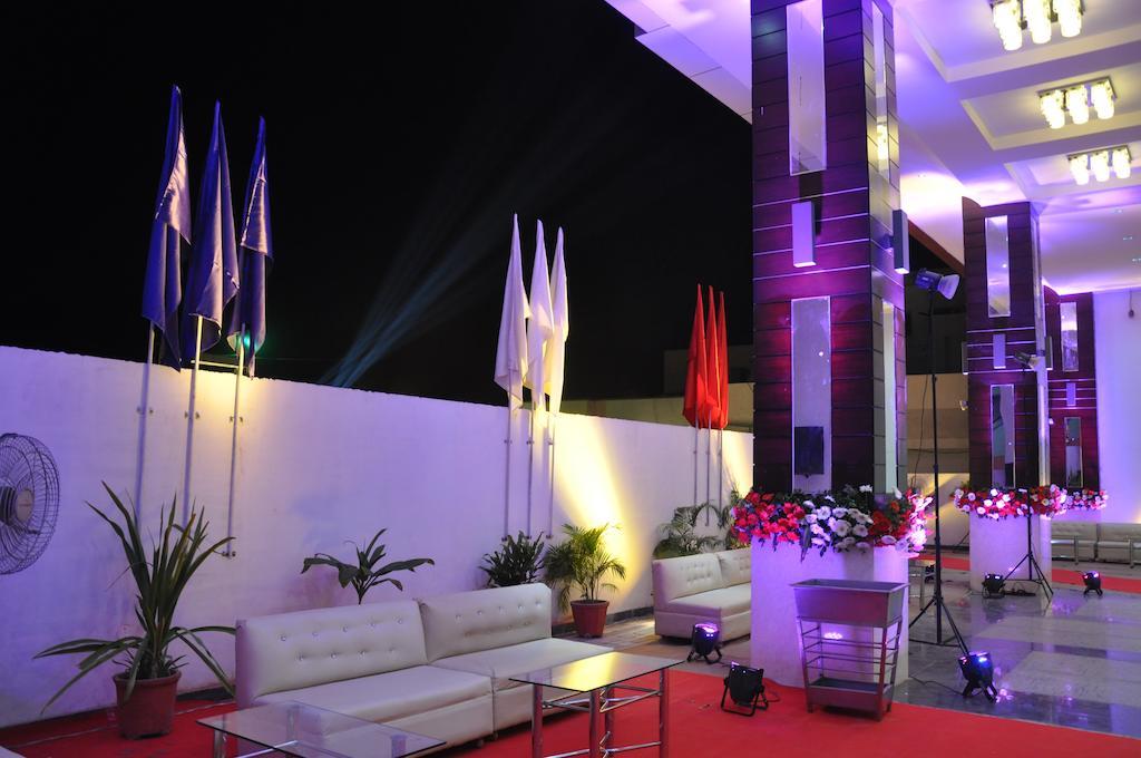 Hotel Prem Plaza Karnāl Екстериор снимка