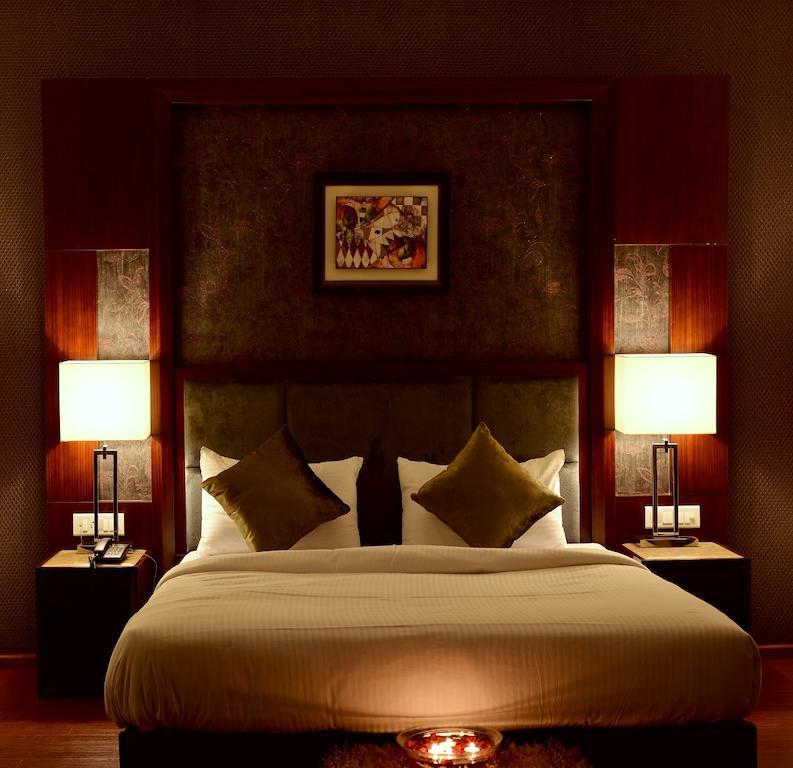 Hotel Prem Plaza Karnāl Екстериор снимка
