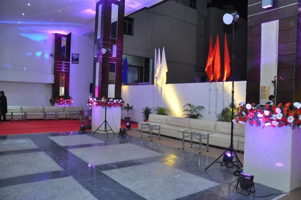 Hotel Prem Plaza Karnāl Екстериор снимка