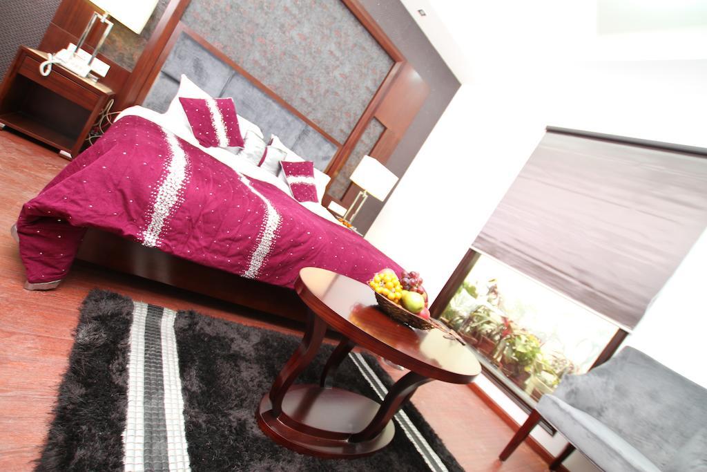 Hotel Prem Plaza Karnāl Екстериор снимка