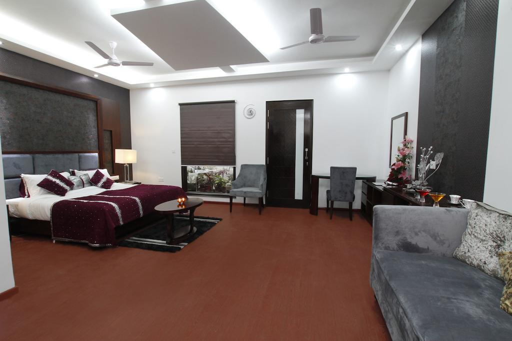 Hotel Prem Plaza Karnāl Екстериор снимка