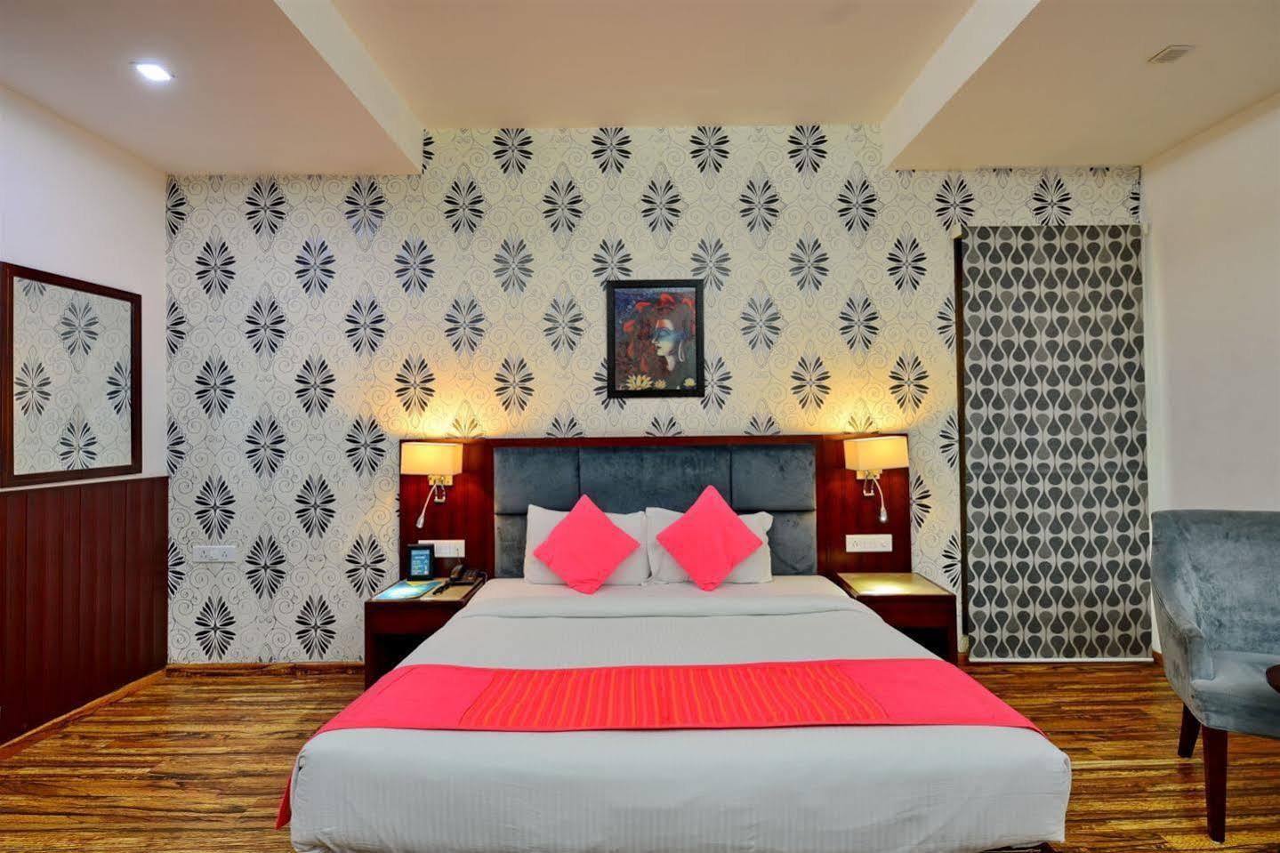 Hotel Prem Plaza Karnāl Екстериор снимка