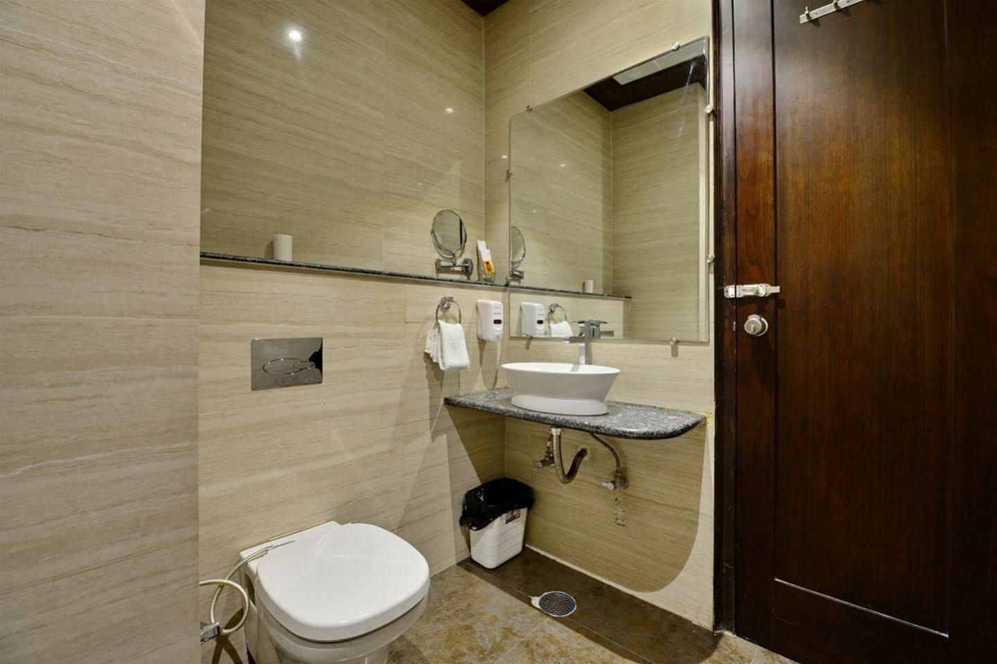 Hotel Prem Plaza Karnāl Екстериор снимка