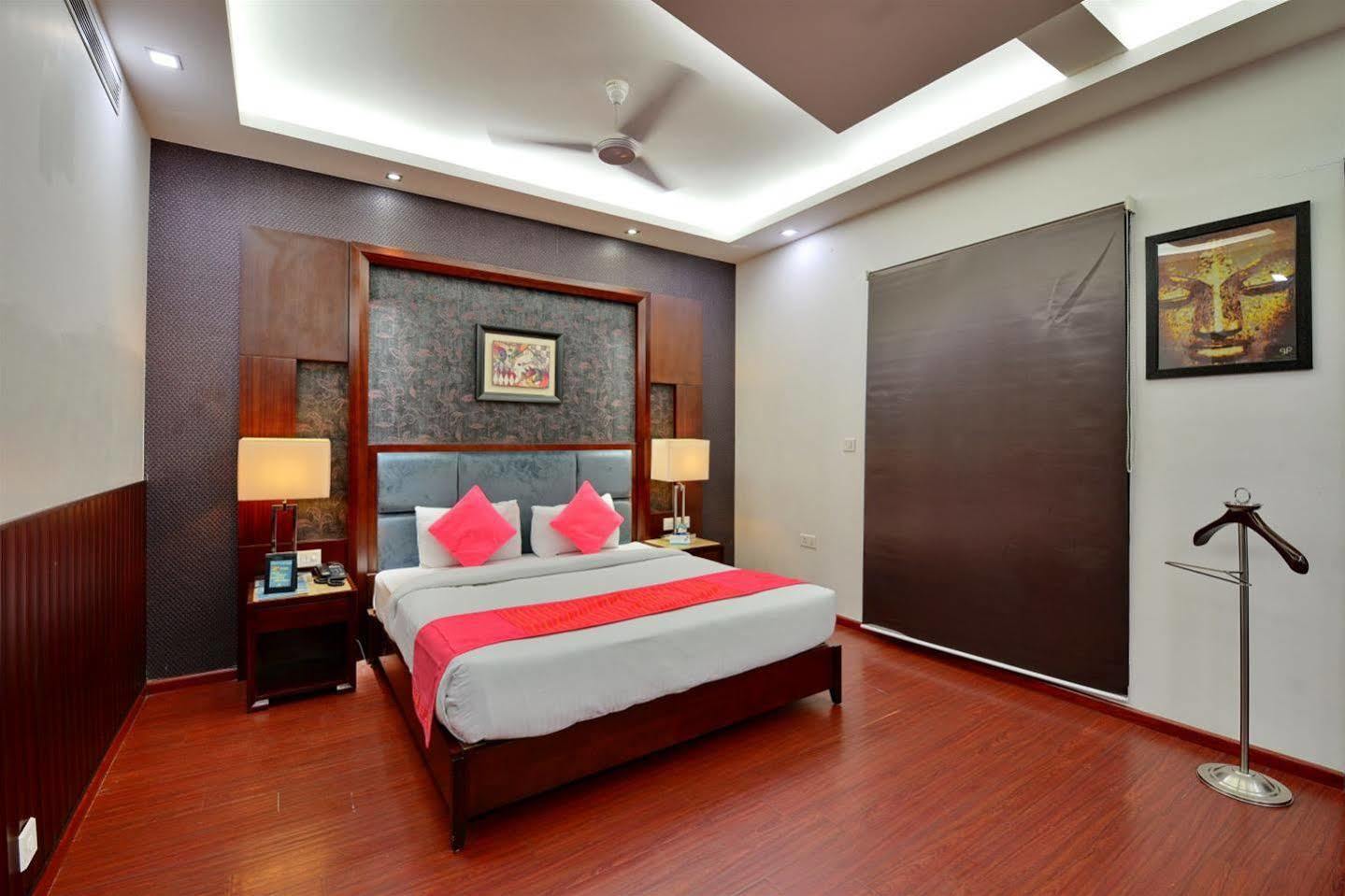 Hotel Prem Plaza Karnāl Екстериор снимка