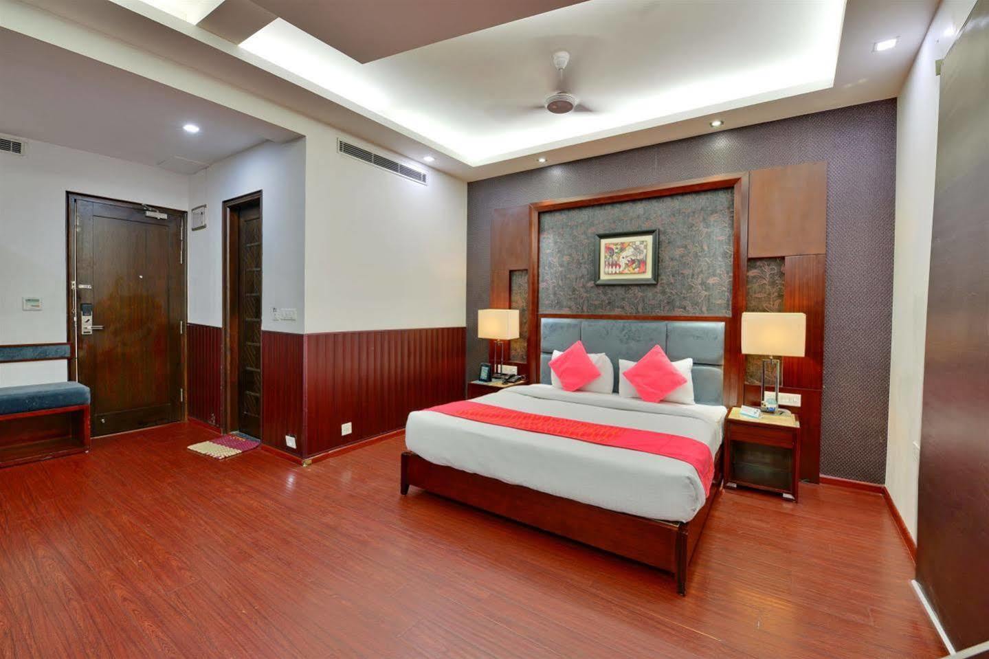 Hotel Prem Plaza Karnāl Екстериор снимка