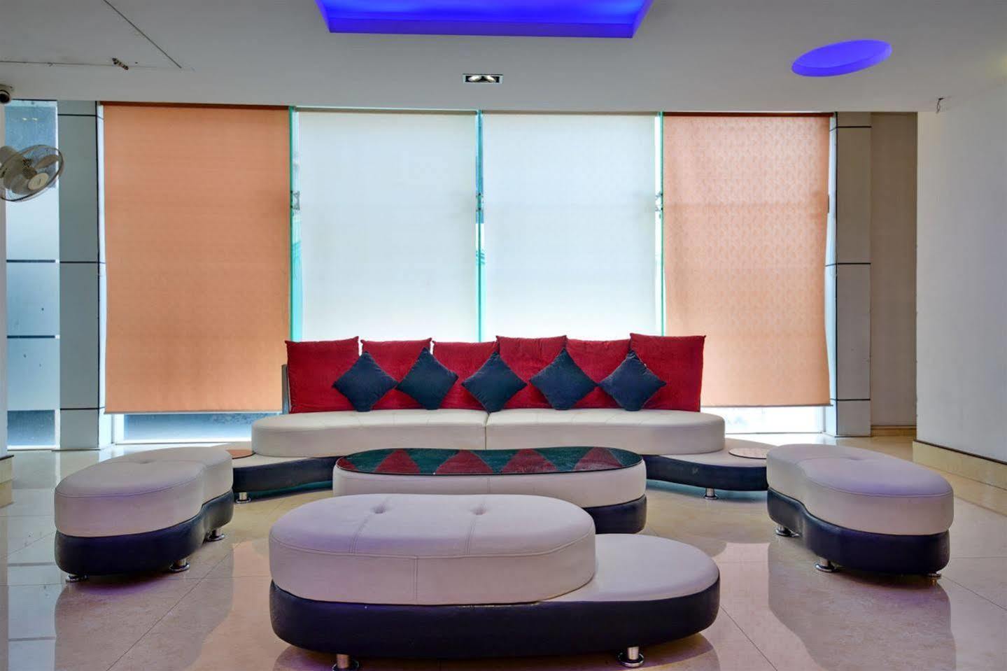 Hotel Prem Plaza Karnāl Екстериор снимка